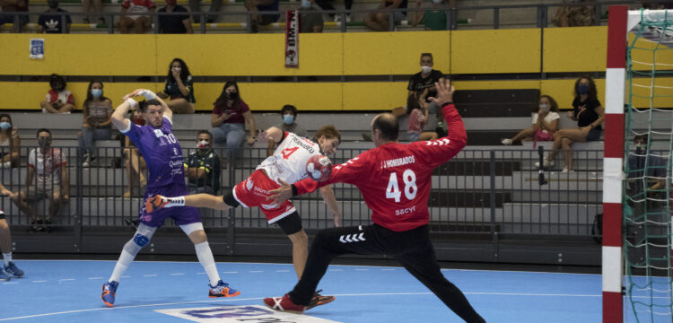 Paco Bernabéu ante Hombrados / Foto: Daniel Pérez