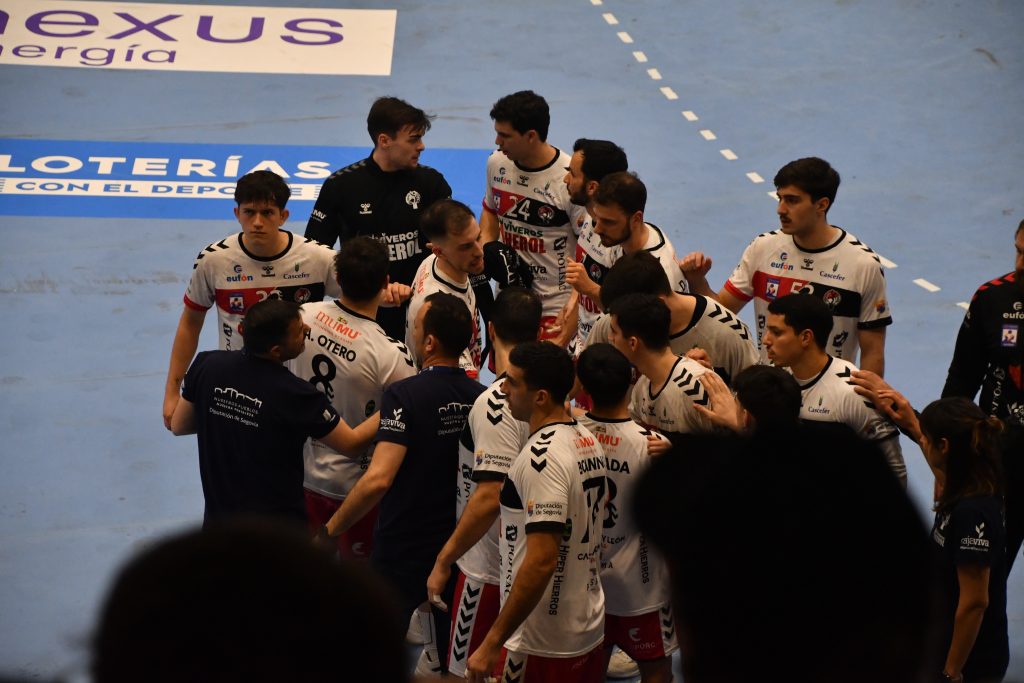 Balonmano Nava baila al ritmo de samba y asalta Artaleku